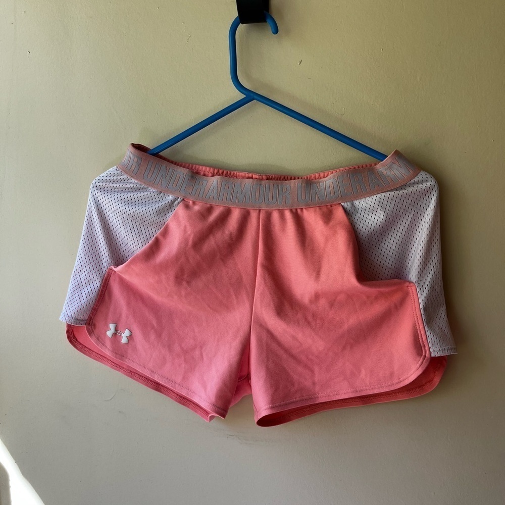 UNDER Armour pink loose active shorts with pockets
